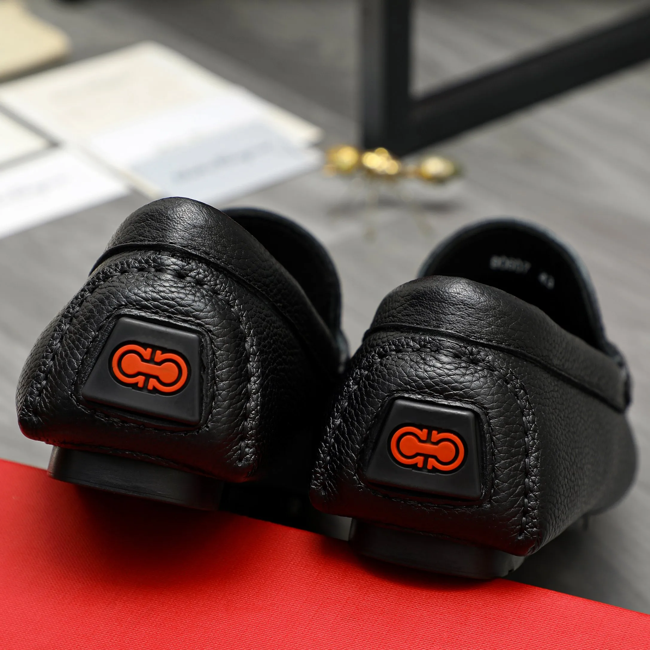 Men's shoes 💰420 Product trademark: Ferragamo "Ferragamo" business casual slip-on shoes Regular size: 38-46 (45.46 custom-made and non-returnable) Product materials: Selected small pebbled cowhide upper, sheepskin lining, original rubber outsole